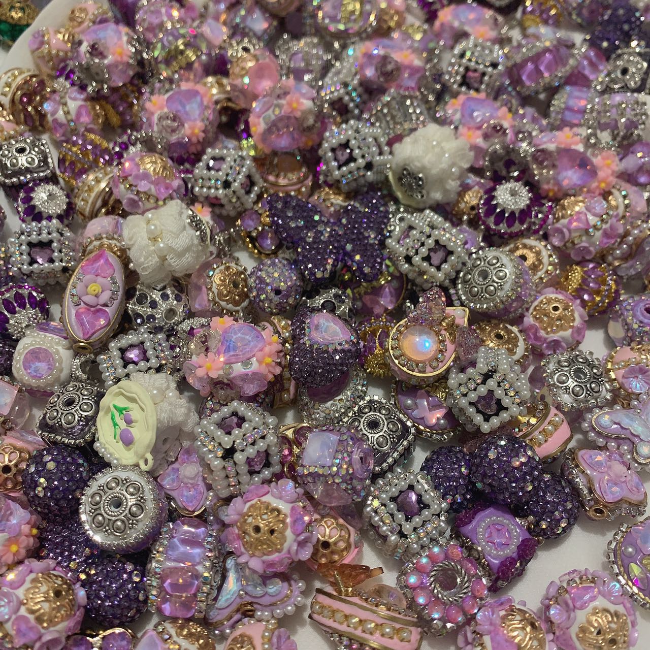 Different Unit Price Rhinestone Beads Collection