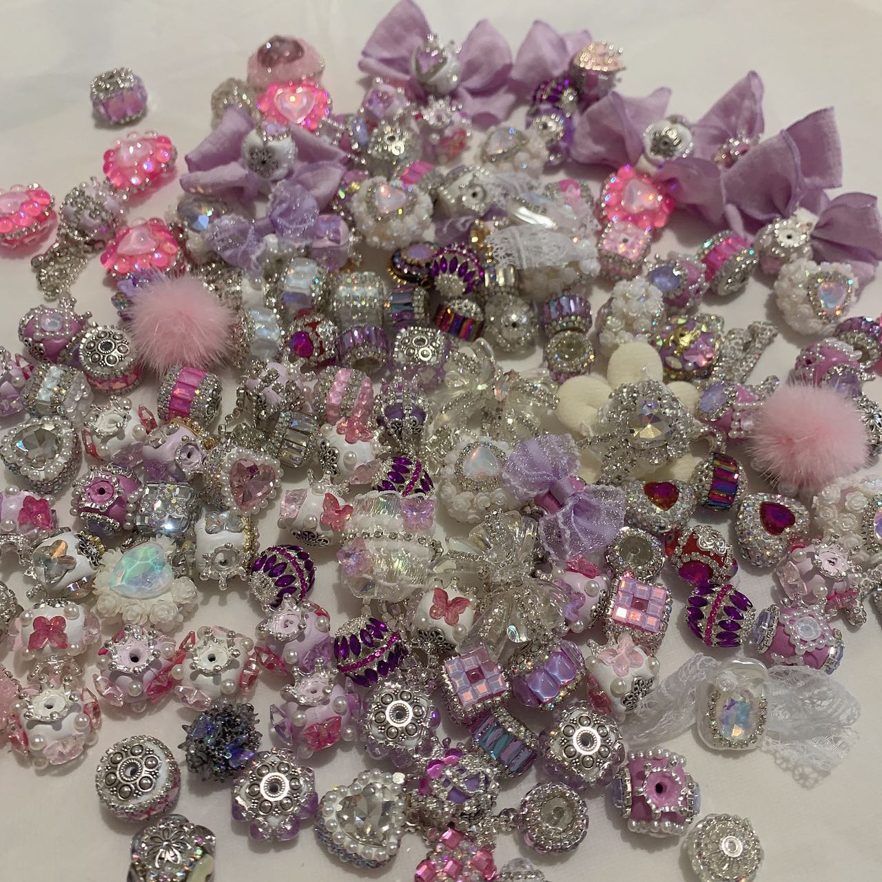 Different Unit Price Rhinestone Beads Collection