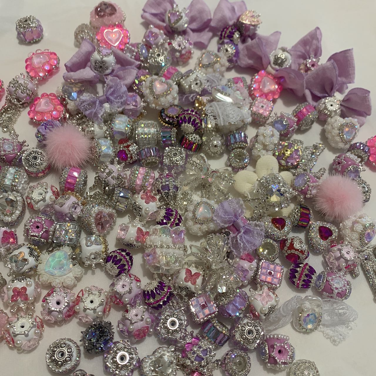 Different Unit Price Rhinestone Beads Collection
